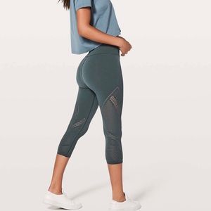 Lululemon Reveal Crop Interconnect *18"; Gravity; 10